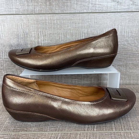 Clarks sz 6 bronze Concert Choir leather round toe flats - Picture 4 of 11